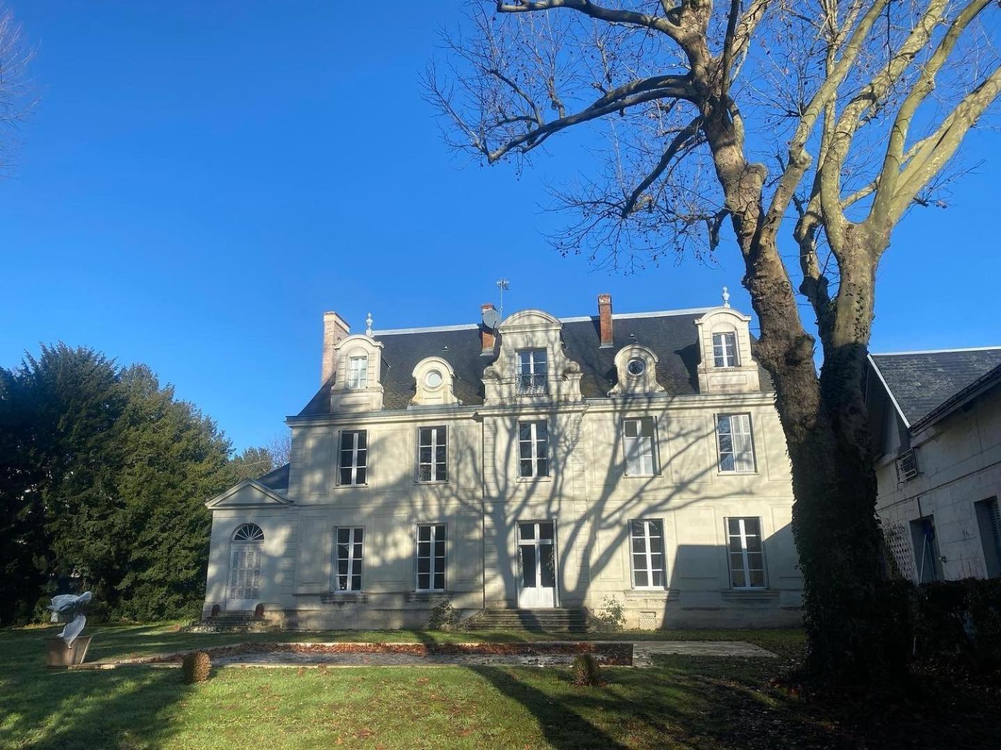 La Grande Carree Bed & Breakfast Saint-Cyr-sur-Loire Exterior photo